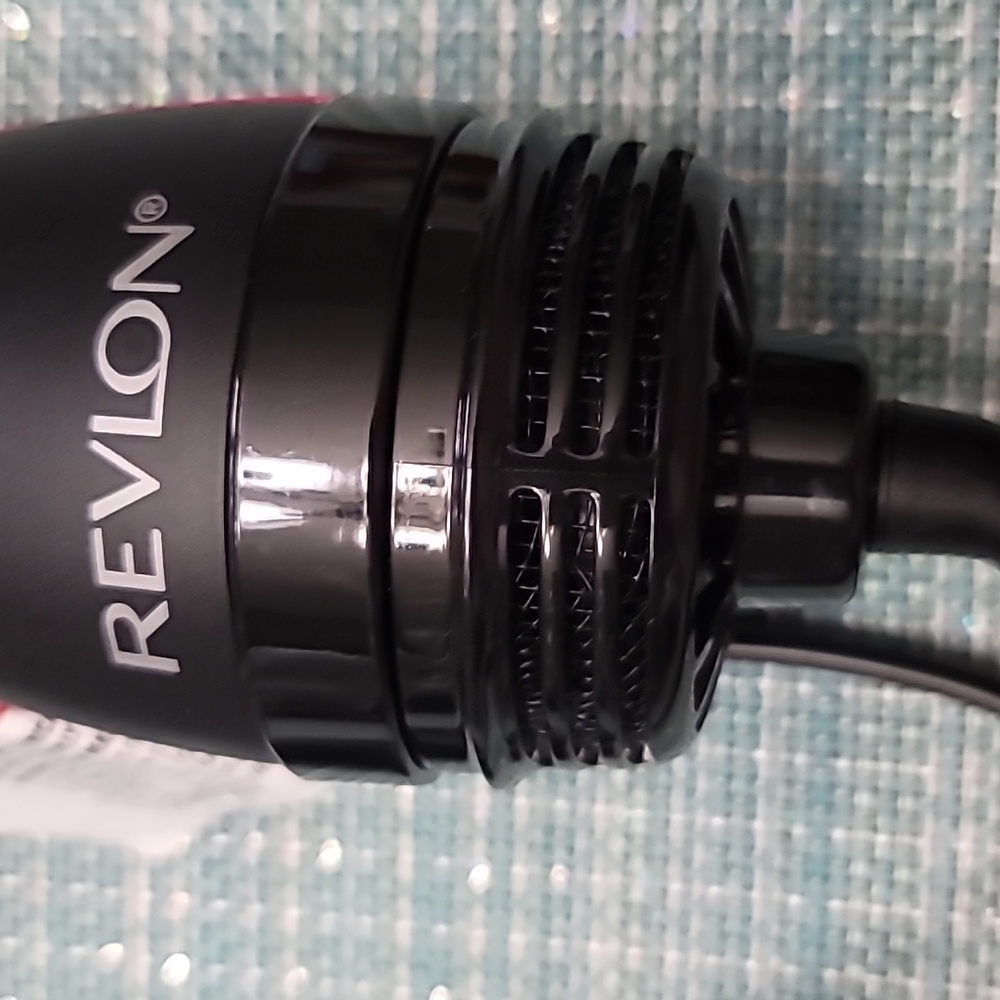 Revlon One-Step™ Volumizer Blow-Dry Brush 1.0 - Picture 3 of 7